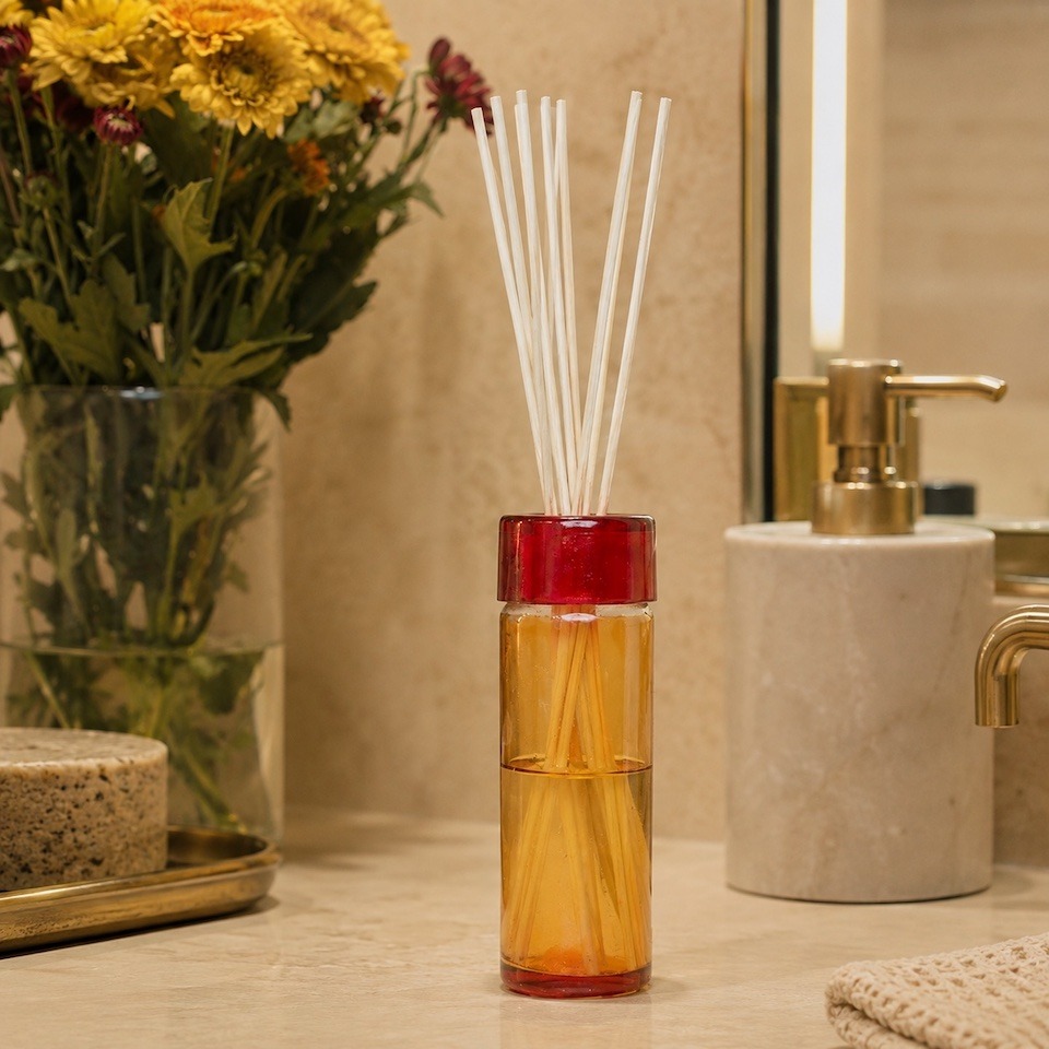 Red Ruby Ginza Reed Diffuser Set Image 4